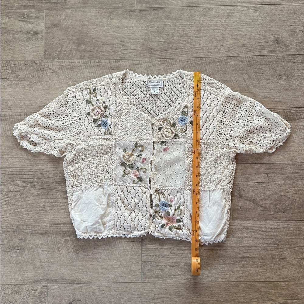 Vintage 90s embroidered crocheted quilt patchwork button down short sleeve top! - Picture 10 of 10